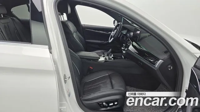 BMW 5 Series (G30) 2022 Белый из Кореи, фото 2