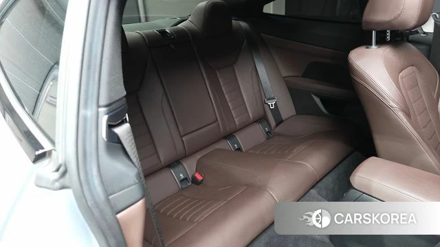 BMW 4 Series (G22) 2023 Светло-серебряный цвет из Кореи, фото 2