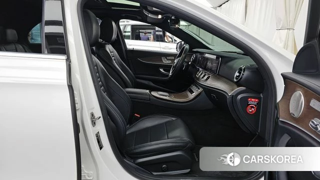 Mercedes-Benz E-Class W213 2022 Белый из Кореи, фото 2