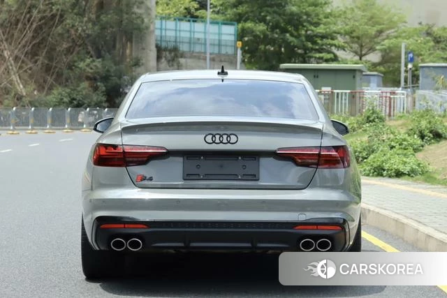 Audi S4 2022 Темно-серый из Китая, фото 2