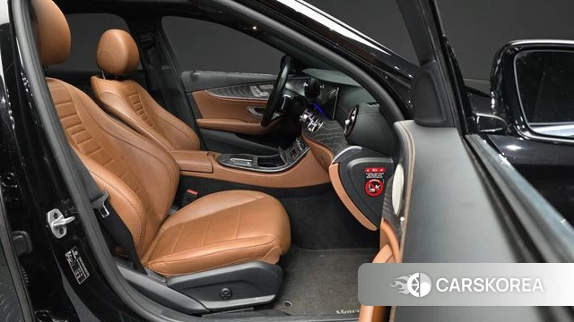 Mercedes-Benz E-Class W213 2021 Черный из Кореи, фото 2