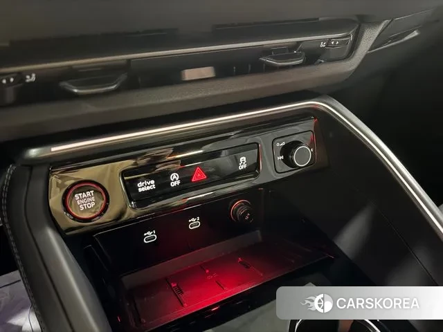 Audi Q5 (80A) 2025 Белый из Кореи, фото 2