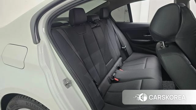 BMW 3 Series (F30) 2018 Белый из Кореи, фото 2