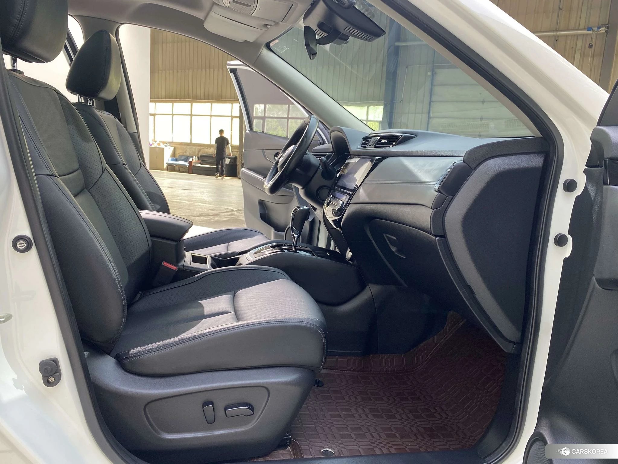 Nissan Qijun 2023 Белый из Китая, фото 2