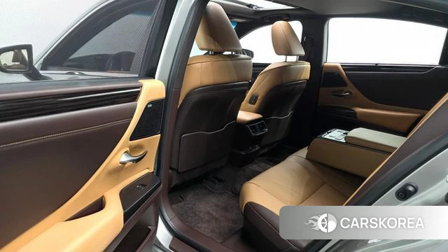 Lexus ES300h 7th generation 2020 Песочный из Кореи, фото 2