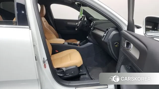 Volvo XC40 2020 Белый из Кореи, фото 2