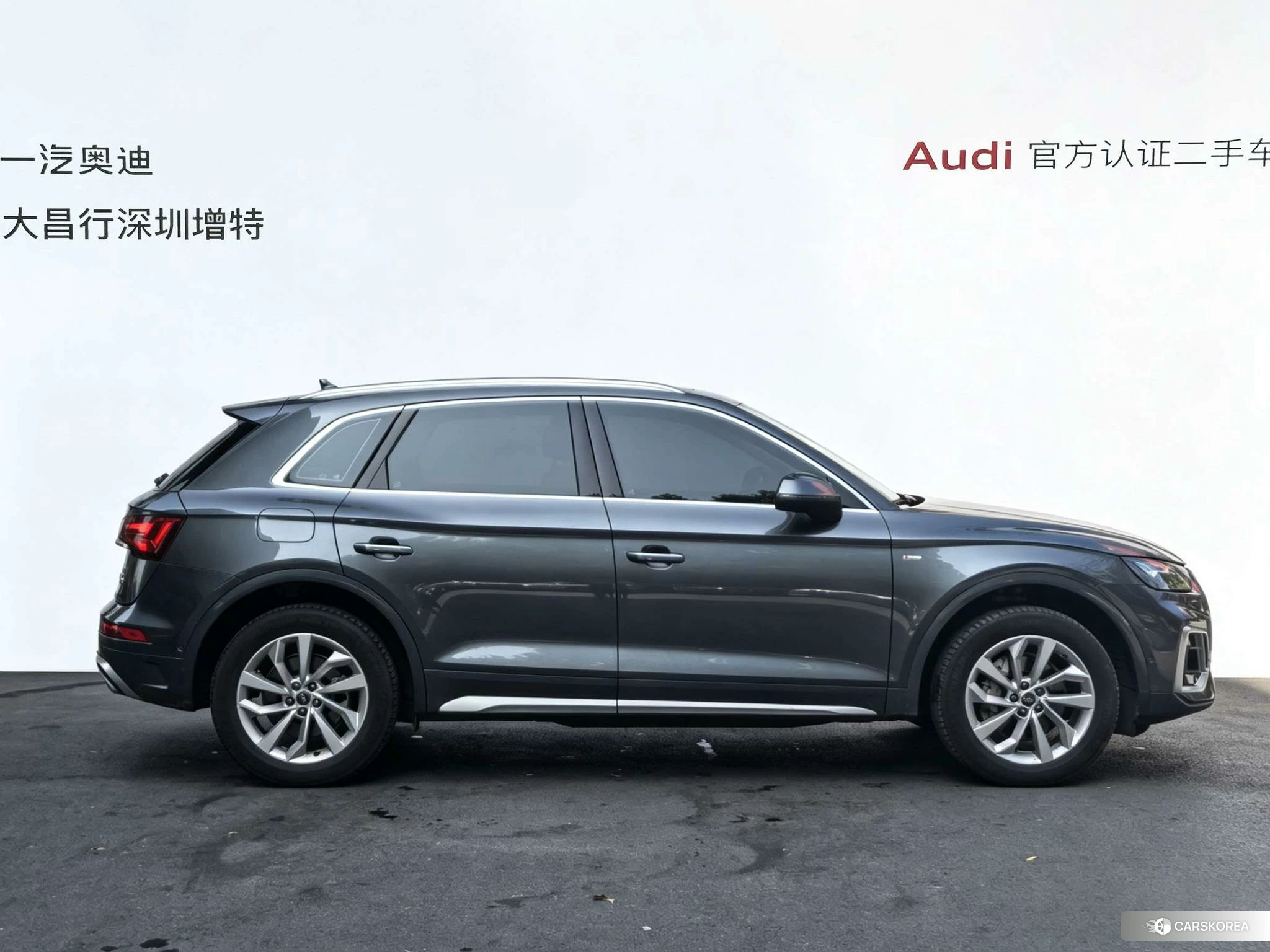 Audi Q5L 2023 Темно-серый из Китая, фото 2