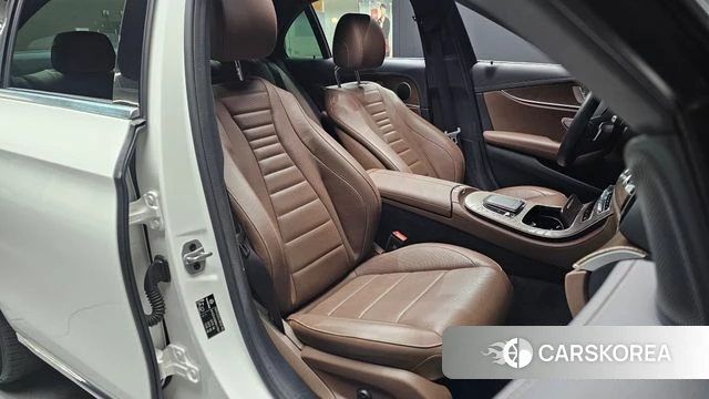 Mercedes-Benz E-Class W213 2022 Белый из Кореи, фото 2