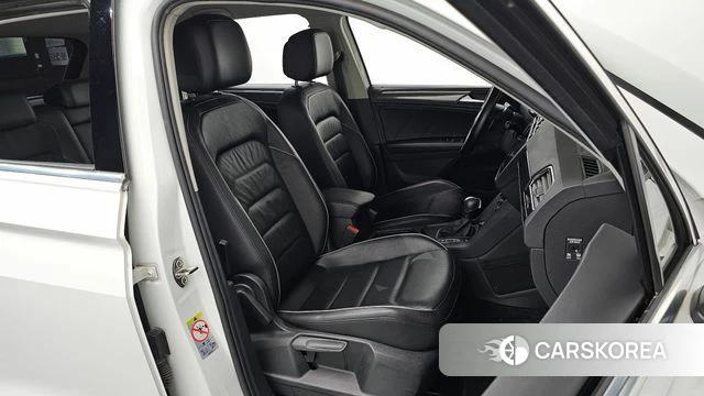 Volkswagen Tiguan second Generation 2020 Белый из Кореи, фото 2