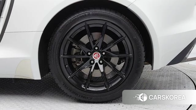 Jaguar F-TYPE 2022 Белый из Кореи, фото 2