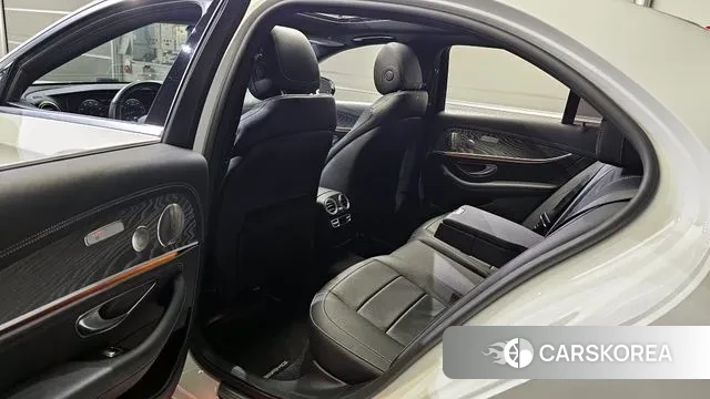 Mercedes-Benz E-Class W213 2022 Белый из Кореи, фото 2