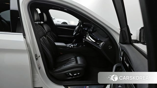 BMW 5 Series (G30) 2019 Белый из Кореи, фото 2