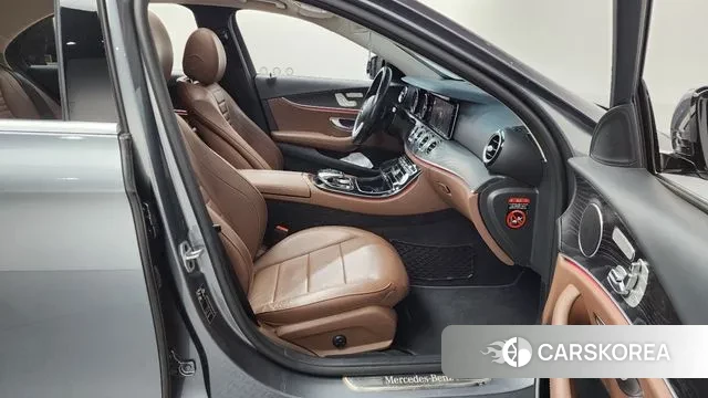 Mercedes-Benz E-Class W213 2020 Серый из Кореи, фото 2