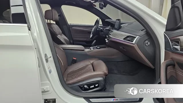 BMW 5 Series (G30) 2021 Белый из Кореи, фото 2