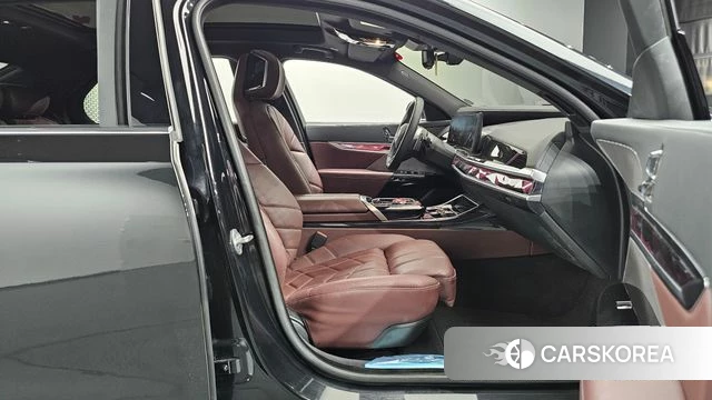 BMW 7 Series (G70) 2025 Серый из Кореи, фото 2