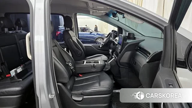 Hyundai Staria 2023 Серебряный из Кореи, фото 2