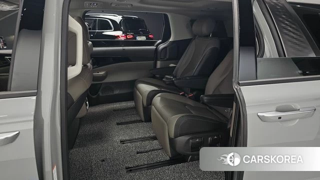 Kia The New Carnival 4th Generation 2024 Серебристо-серый из Кореи, фото 2