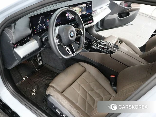 BMW 5 Series (G60) 2024 Серый из Кореи, фото 2