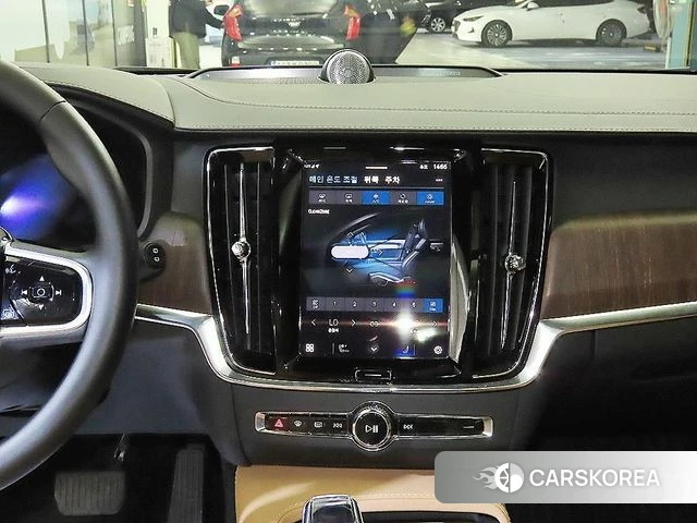 Volvo V90 Cross-Country 2024 Черный из Кореи, фото 2