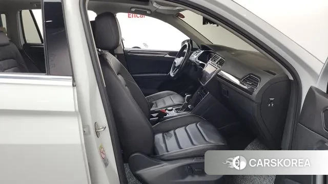 Volkswagen Tiguan second Generation 2023 Белый из Кореи, фото 2