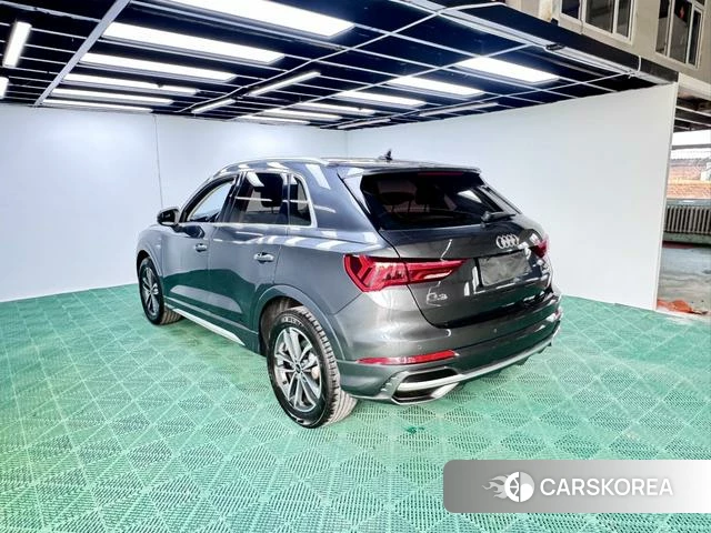 Audi Q3 2022 Темно-серый из Китая, фото 2