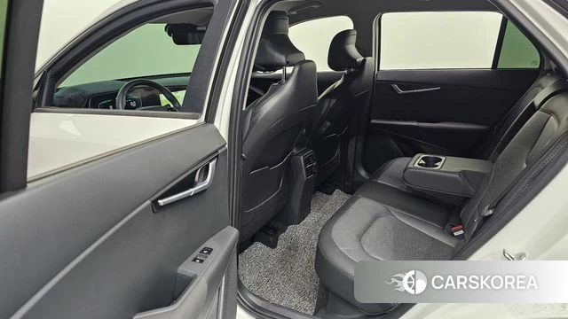 Kia Di Ol Nu Niro 2023 Белый из Кореи, фото 2