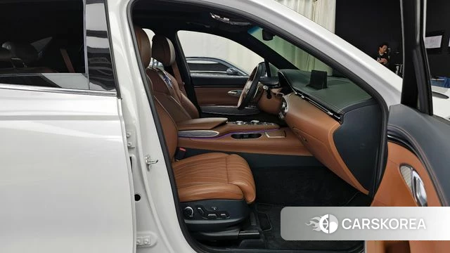 Genesis GV70 2023 Белый из Кореи, фото 2