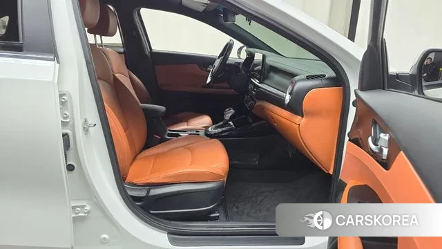 Kia The New K3 2nd generation 2022 Белый из Кореи, фото 2