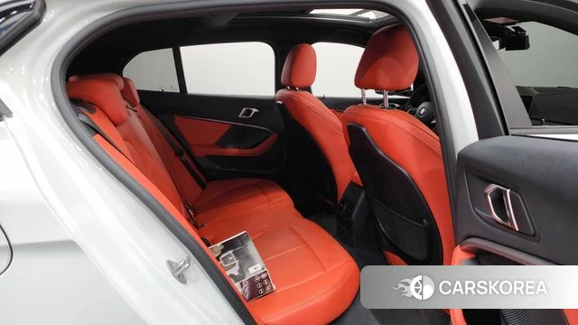 BMW 1 Series (F40) 2022 Белый из Кореи, фото 2