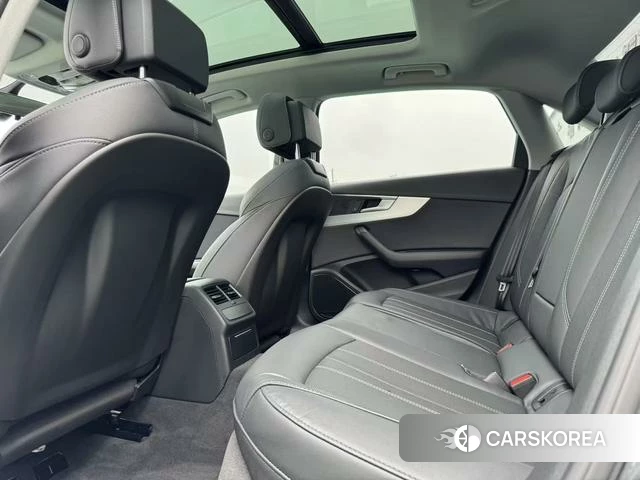 Audi A4L 2021 Темно-серый из Китая, фото 2