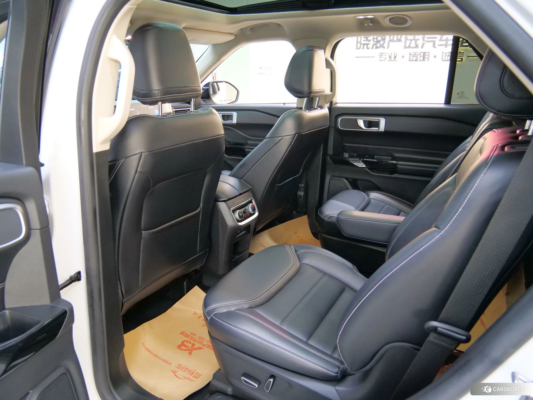 Ford Explorer 2022 Белый из Китая, фото 2