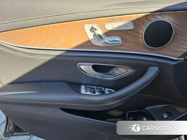 Mercedes-Benz E-Class W213 2020 Черный из Кореи, фото 2