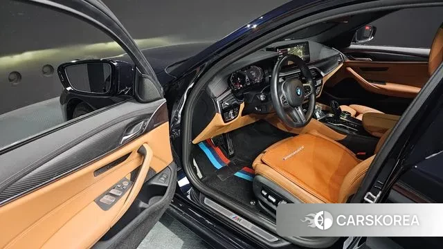 BMW 5 Series (G30) 2022 Черный из Кореи, фото 2