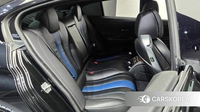 BMW 6 Series (F12) 2018 Черный из Кореи, фото 2
