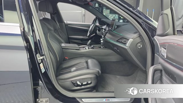 BMW 5 Series (G30) 2022 Черный из Кореи, фото 2