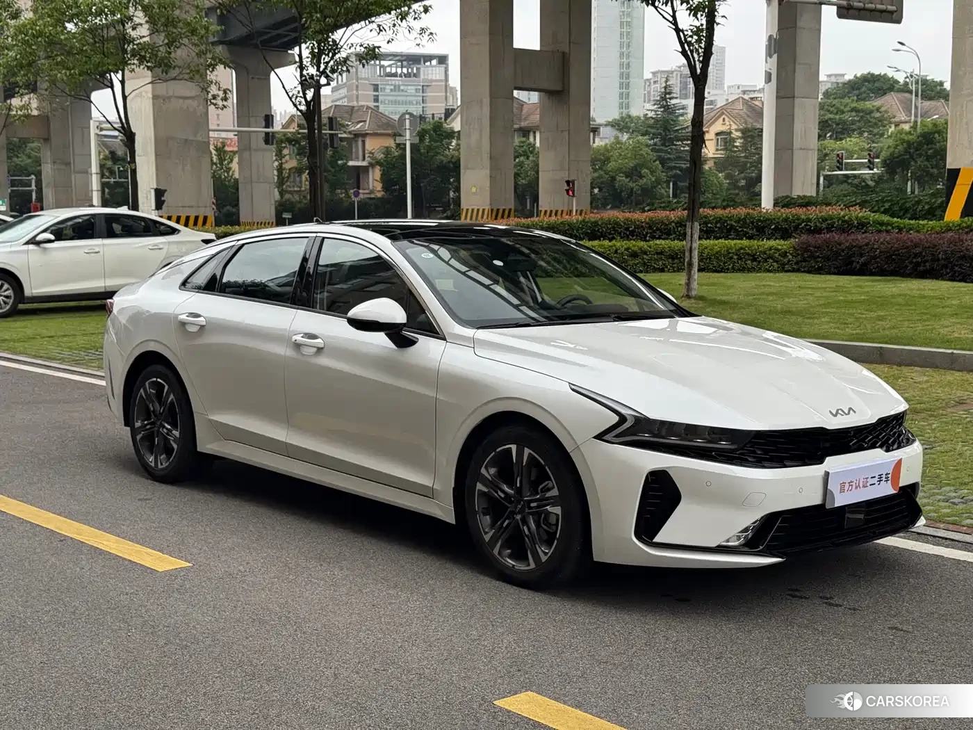 Kia K5 2025 Белый из Китая, фото 2