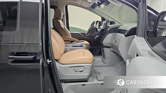 Hyundai Staria 2023 Черный из Кореи, фото 2