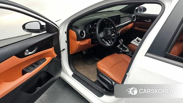 Kia The New K3 2nd generation 2024 Белый из Кореи, фото 2