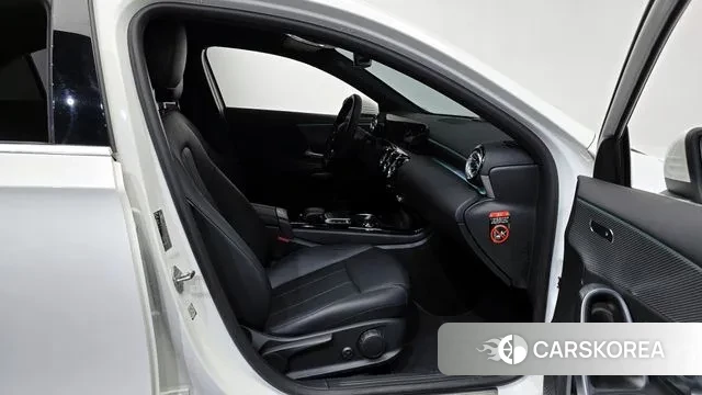 Mercedes-Benz A-Class W177 2022 Белый из Кореи, фото 2