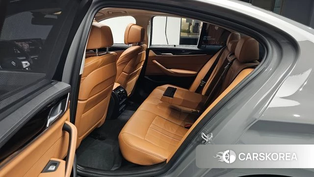BMW 5 Series (G30) 2022 Серебристо-серый из Кореи, фото 2