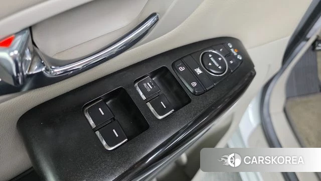 Kia The New Carnival 2018 Серебряный из Кореи, фото 2