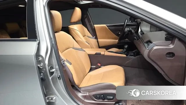 Lexus ES300h 7th generation 2020 Серебристо-серый из Кореи, фото 2