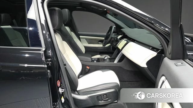 Land Rover Discovery Sports 2nd Generation 2025 Черный из Кореи, фото 2