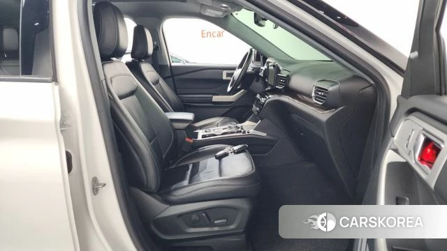 Ford Explorer 6th Generation 2022 Белый из Кореи, фото 2