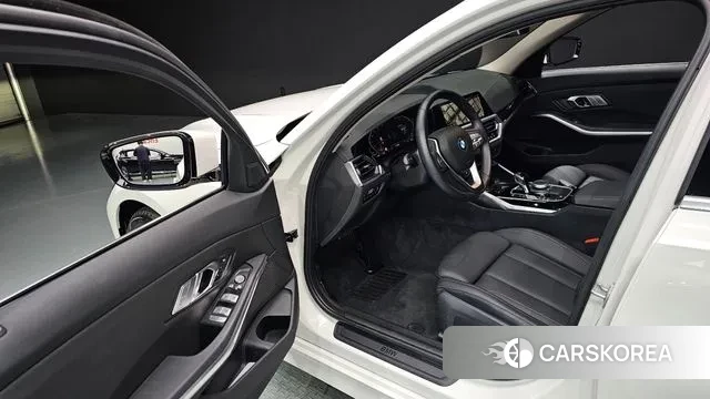 BMW 3 Series (G20) 2022 Белый из Кореи, фото 2