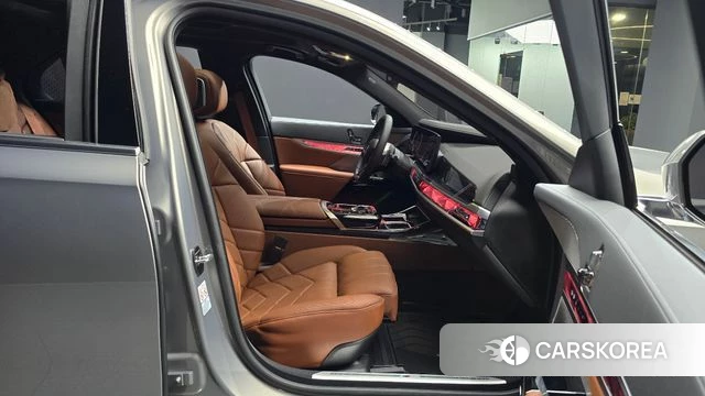 BMW 7 Series (G70) 2024 Серебристо-серый из Кореи, фото 2