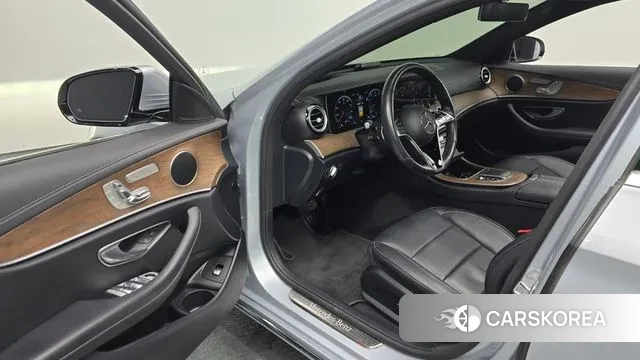 Mercedes-Benz E-Class W213 2022 Серебристо-серый из Кореи, фото 2