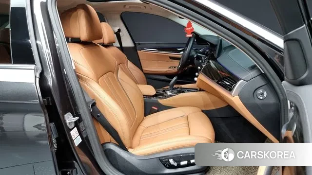 BMW 5 Series (G30) 2023 Серый из Кореи, фото 2