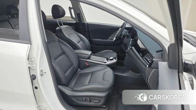 Kia Niro Plus 2022 Белый из Кореи, фото 2