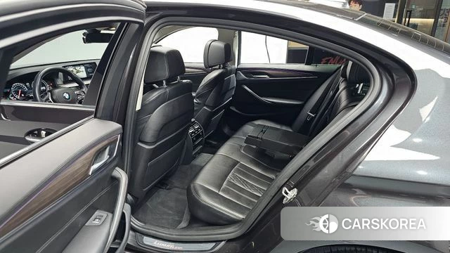 BMW 5 Series (G30) 2018 Серый из Кореи, фото 2